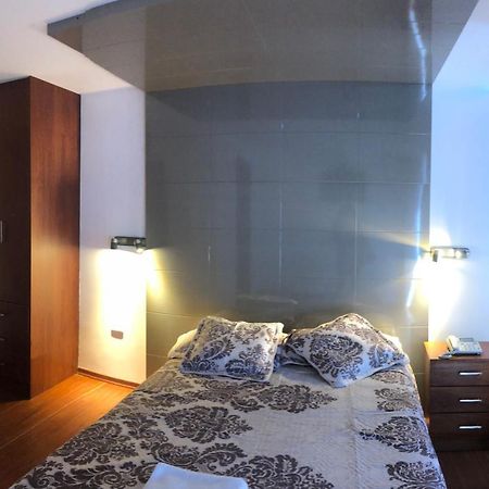 Hotel Bacastell Quito Buitenkant foto