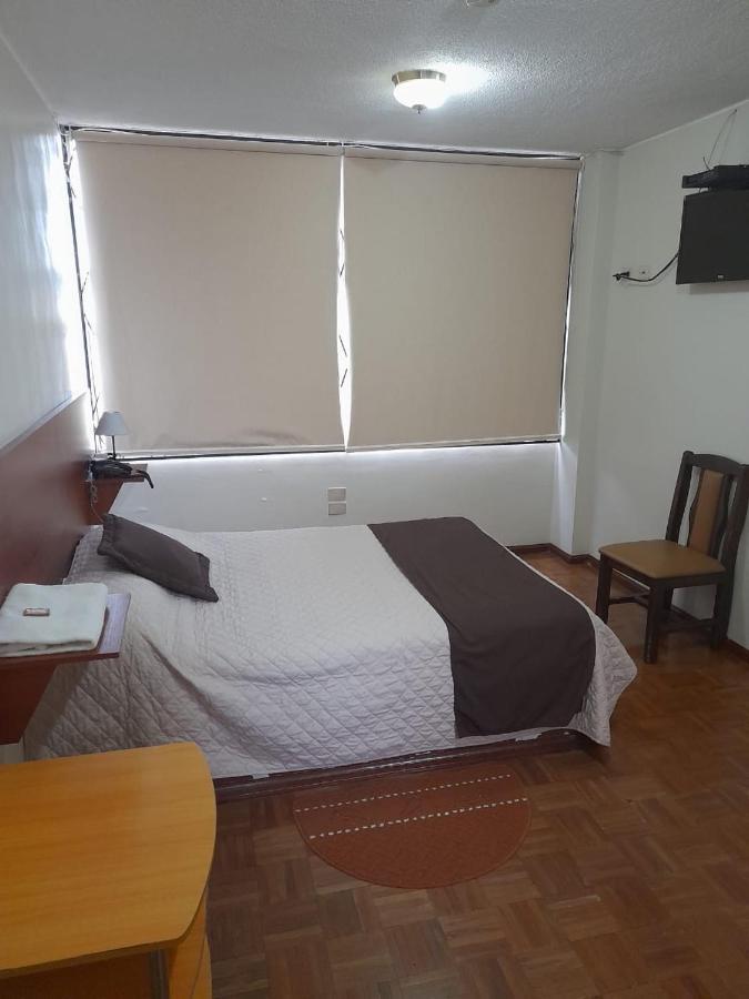 Hotel Bacastell Quito Buitenkant foto