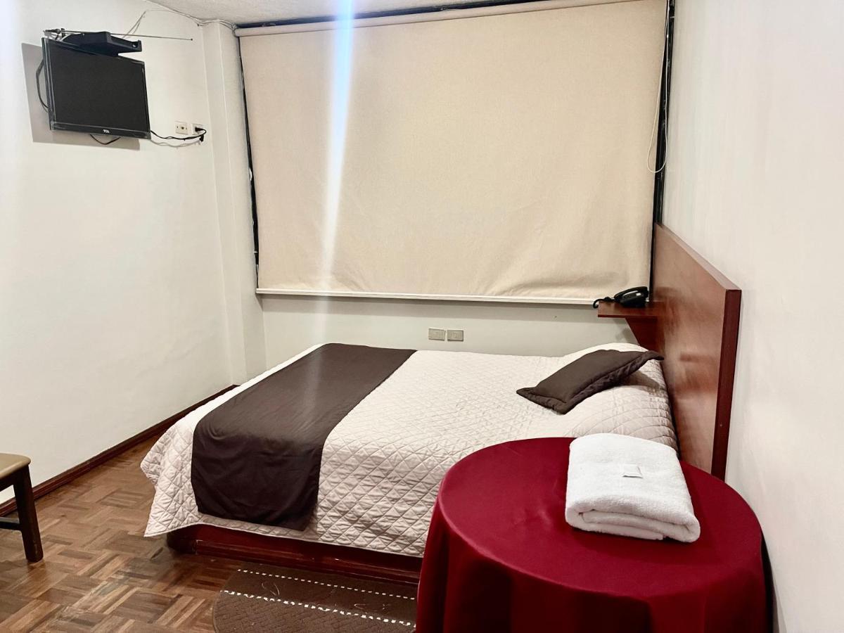 Hotel Bacastell Quito Buitenkant foto