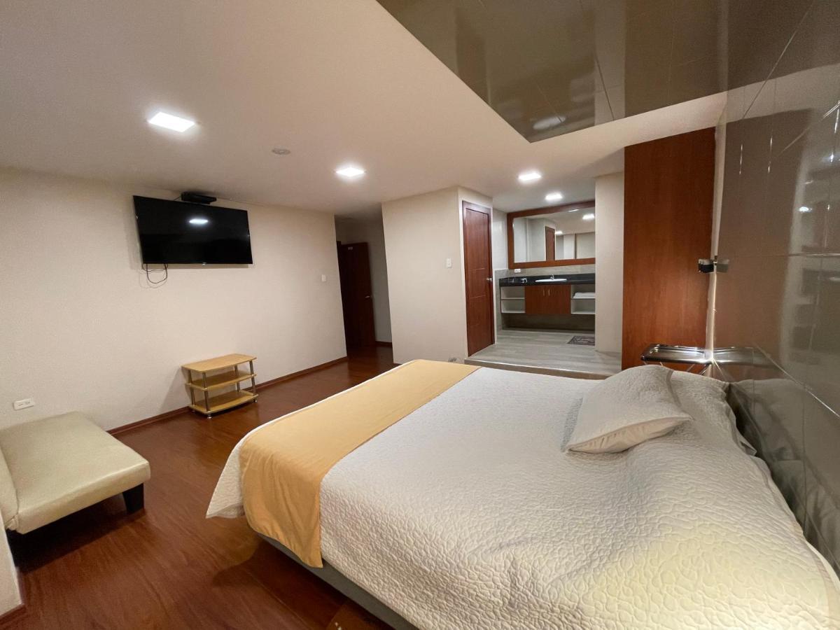 Hotel Bacastell Quito Buitenkant foto