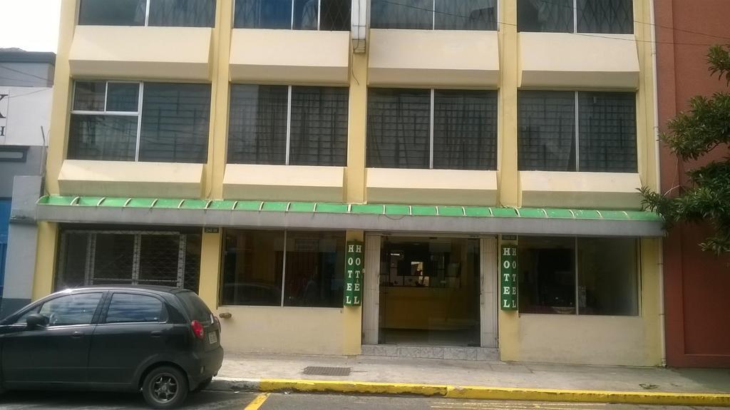 Hotel Bacastell Quito Buitenkant foto