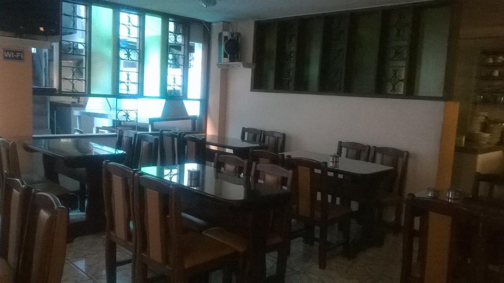 Hotel Bacastell Quito Buitenkant foto