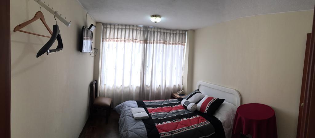 Hotel Bacastell Quito Buitenkant foto