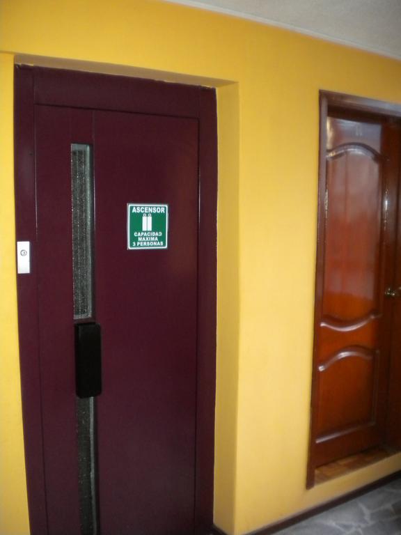 Hotel Bacastell Quito Buitenkant foto