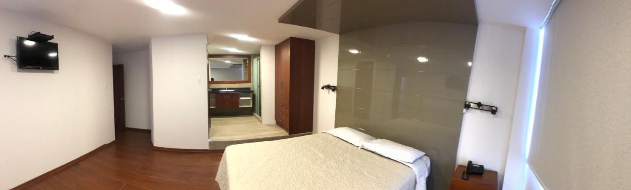 Hotel Bacastell Quito Buitenkant foto
