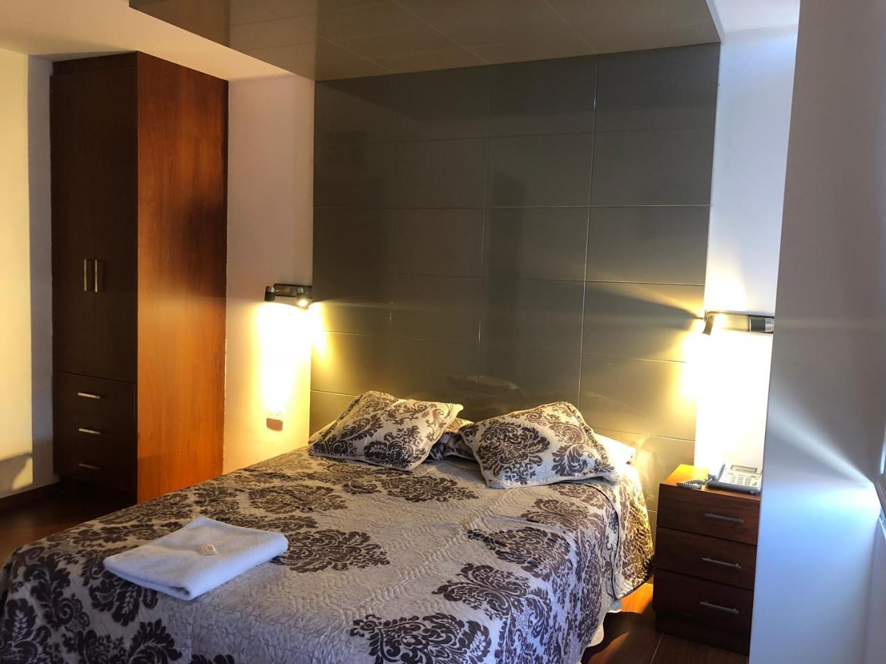Hotel Bacastell Quito Buitenkant foto