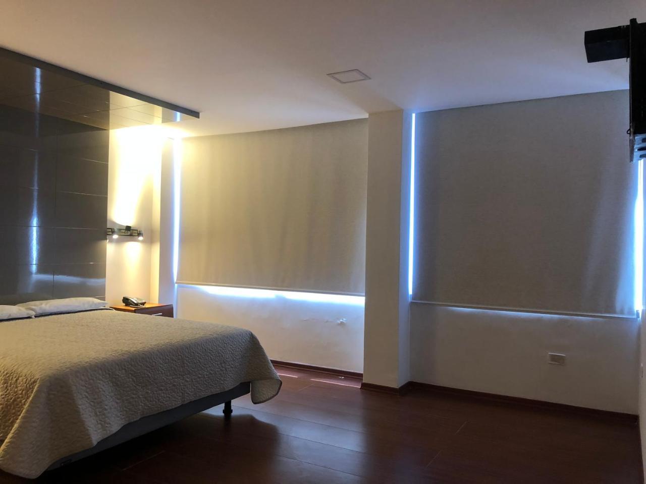 Hotel Bacastell Quito Buitenkant foto